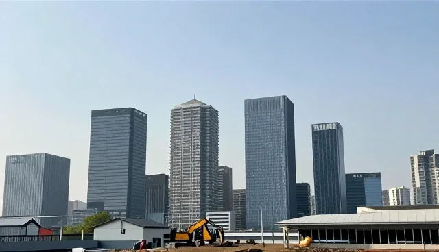 网站建设论文如何应对市场动态变化?